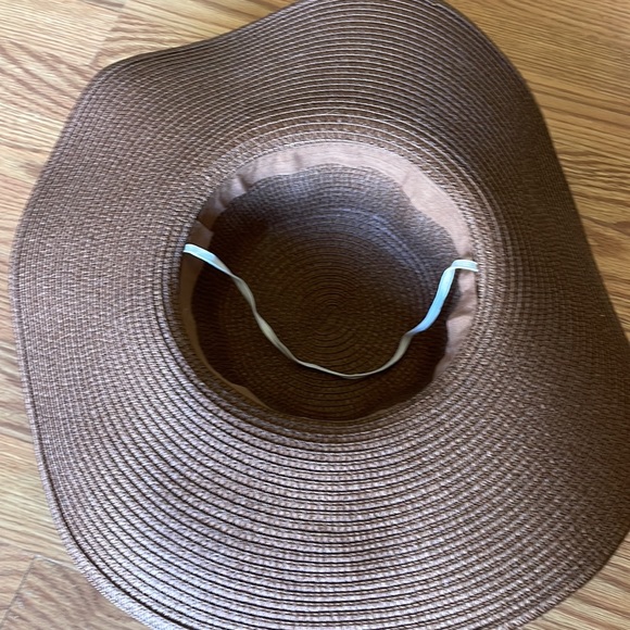 Chocolate brown sun hat - Picture 3 of 3